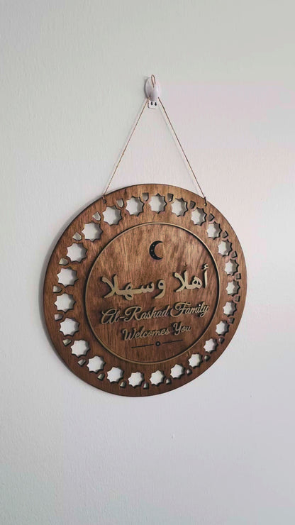 Personalized Wooden Family Name Sign – 3D Gold Lettering